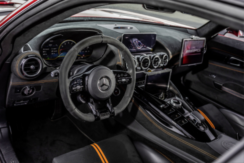 Mercedes-AMG-GT-Black-Series-2022-F1-Safety-Car-27.jpg