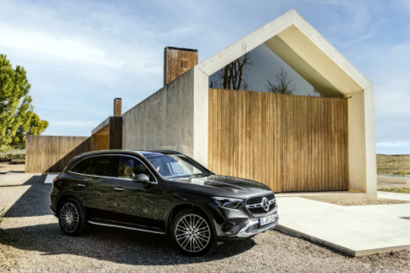 2023-Mercedes-Benz-GLC-18.jpg