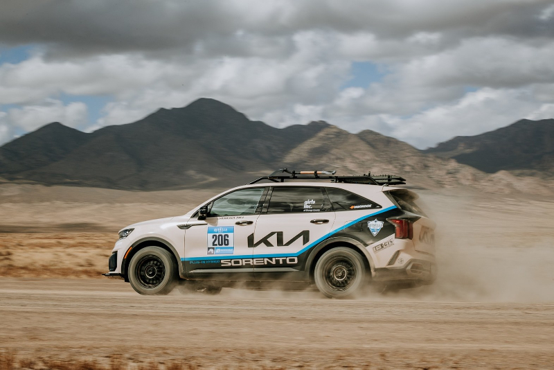 KIA_SORENTO_PLUG_IN_HYBRIDS_REBELLE_RALLY.jpg