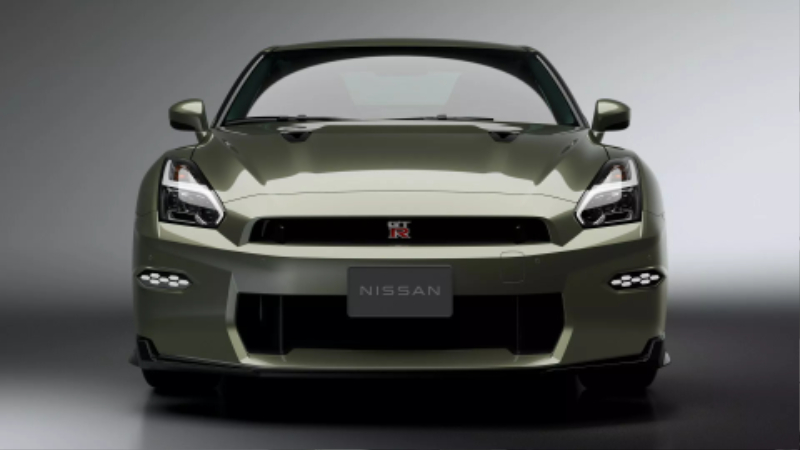 2024-Nissan-GT-R-30.jpg