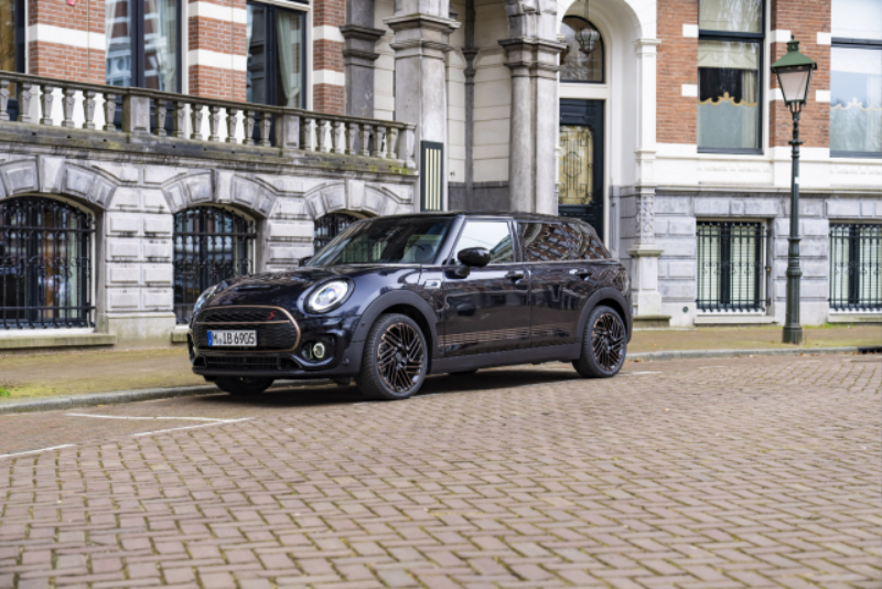 mini-pulling-the-plug-on-the-clubman-final-edition-bids-farewell-to-the-model-212185_1.jpg