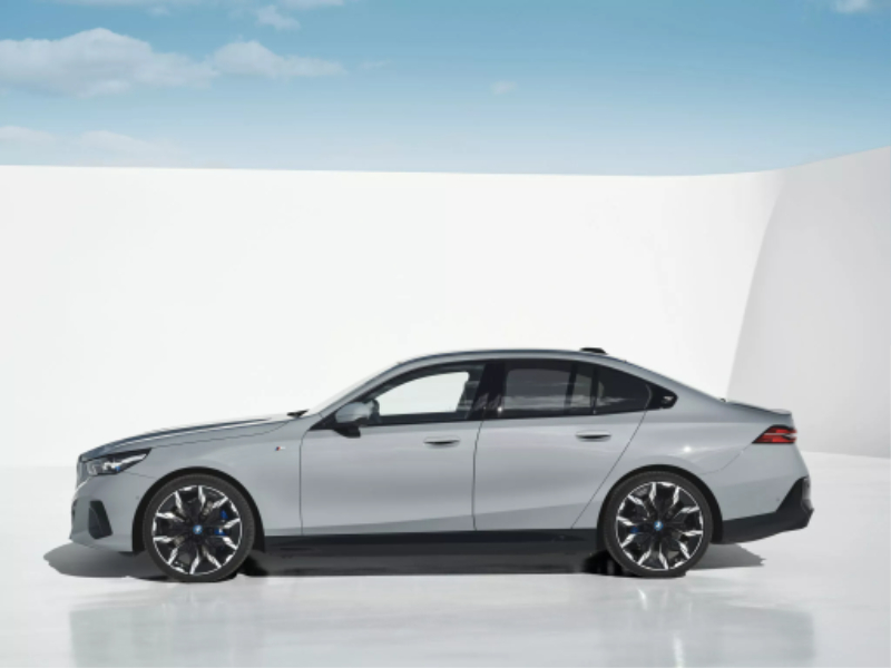 2024-BMW-i5-5-Series-25-2048x1536.jpg