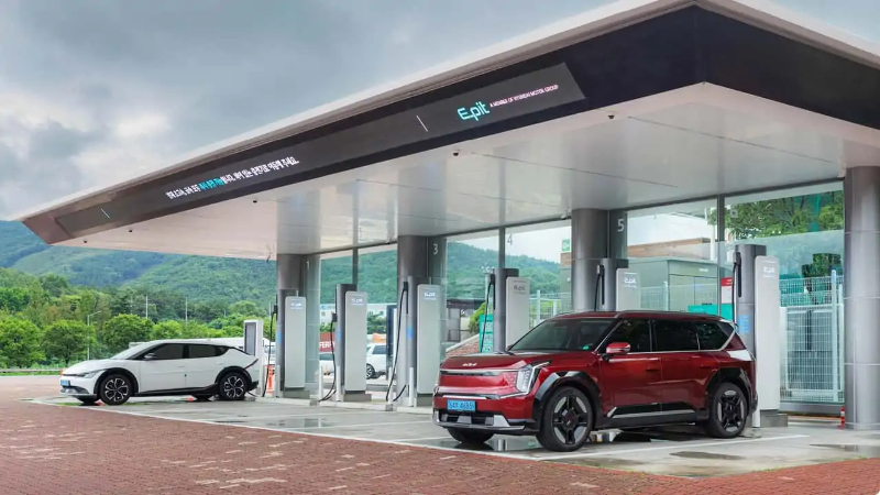 e-pit-charging-station-in-south-korea-source-hyundai-motor-group.jpg