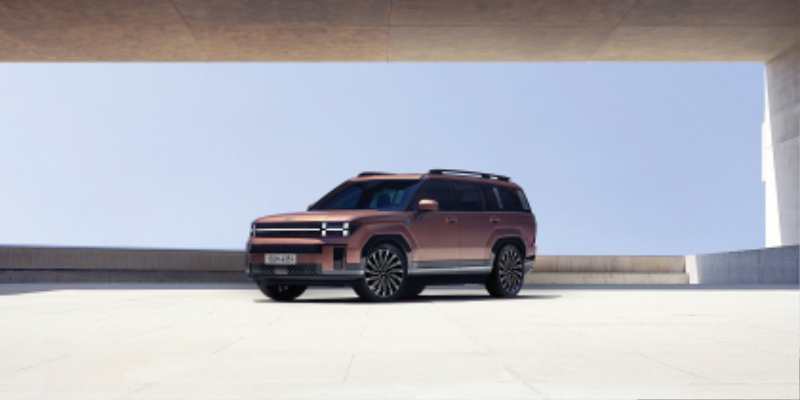 the_all_new_santafe_gallery_exterior_front_side_view_04.jpg