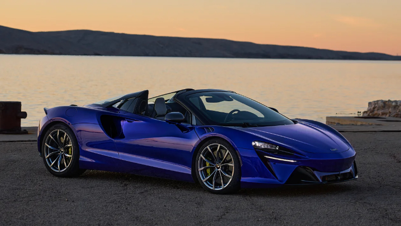 McLaren Artura Spider 2024.jpg