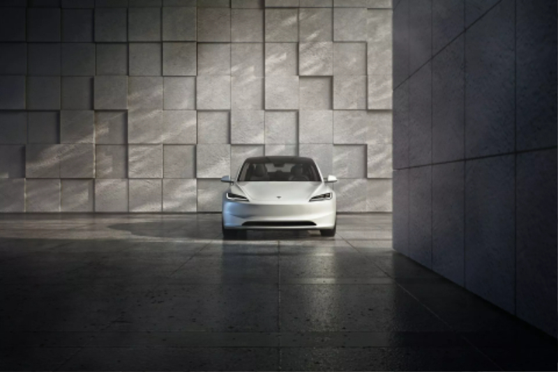 2025-Tesla-Model-3-Performance-423-918.jpg