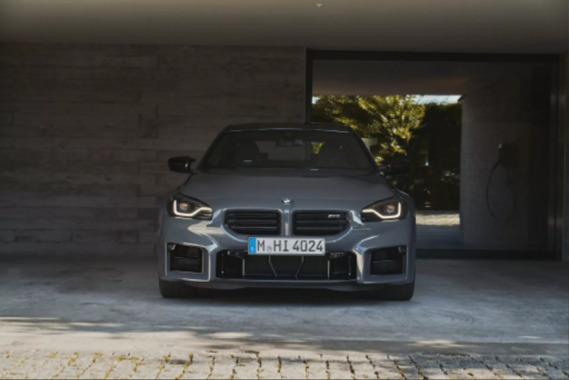 2025-BMW-M2-62B-2048x1366.jpg