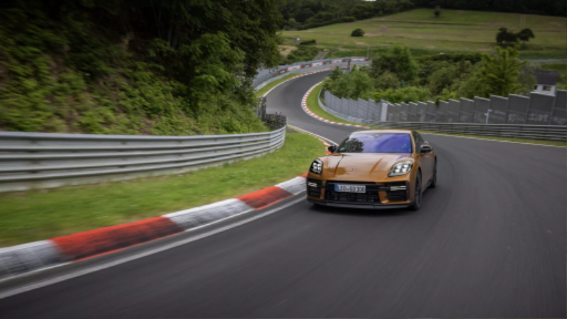 Porsche-Panamera-Nurburgring-1-2048x1152.jpg