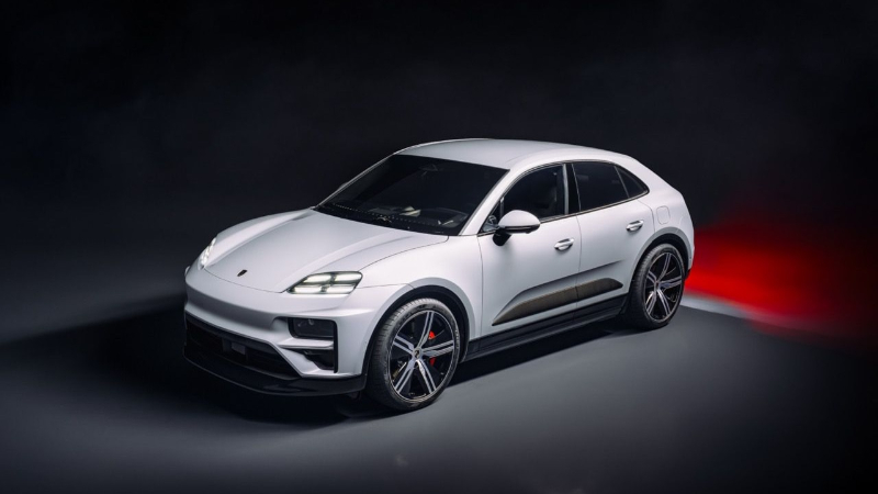 2024-porsche-macan_100914332.jpg